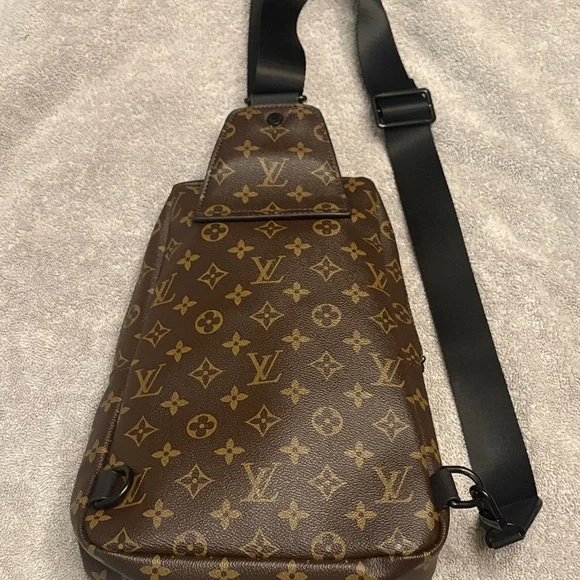 Louis Vuitton Monogram Body Bag - Picture 7 of 8